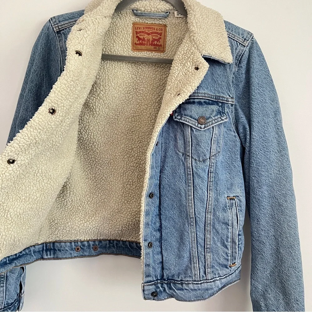 Levi’s Sherpa Lined Denim Trucker Jacket Blue Denim Light Wash Women’s Size S - Picture 9 of 13